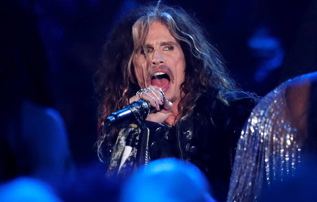 Aerosmith anuncia fim da banda após lesão de Steven Tyler e cancela turnê