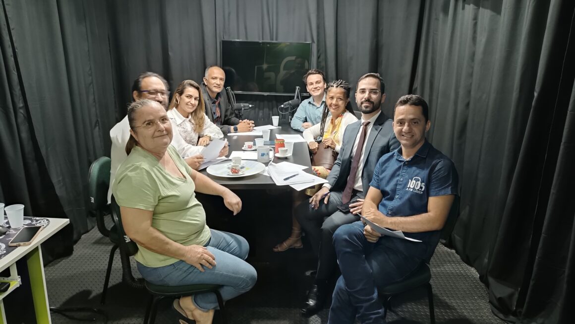 Diretoria da Rádio 100.5 FM se reúne com representantes de partidos políticos para apresentar regras do debate com prefeitáveis